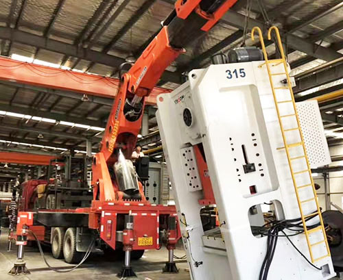 吴川附近随车吊出租，轻松解决运输难题