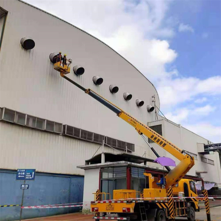 吴川高空作业车出租服务：专业广告牌安装解决方案