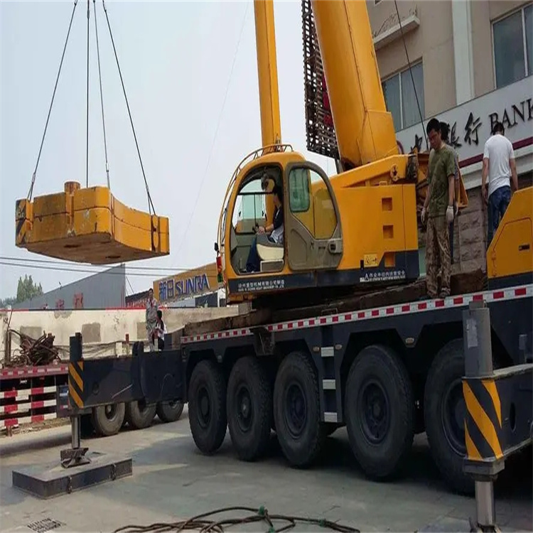 吴川当地吊车出租|机器吊装|75吨|工厂搬迁服务